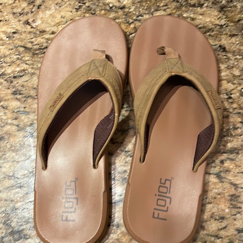 flojos flip flops in good condition